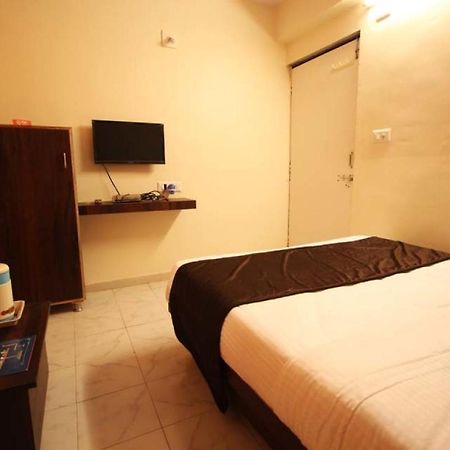 Hotel Raj Palace Ahmedabad Esterno foto