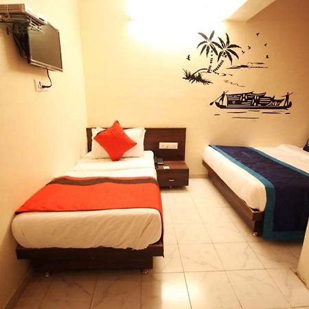 Hotel Raj Palace Ahmedabad Esterno foto