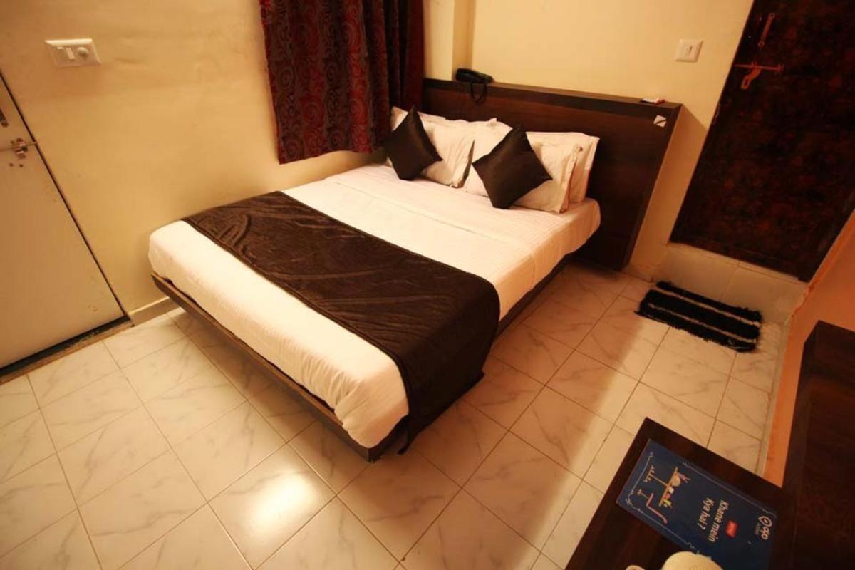 Hotel Raj Palace Ahmedabad Esterno foto