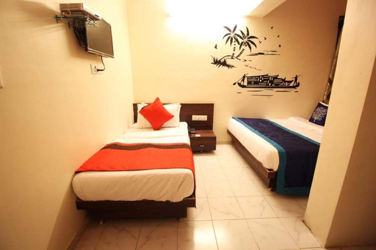 Hotel Raj Palace Ahmedabad Esterno foto